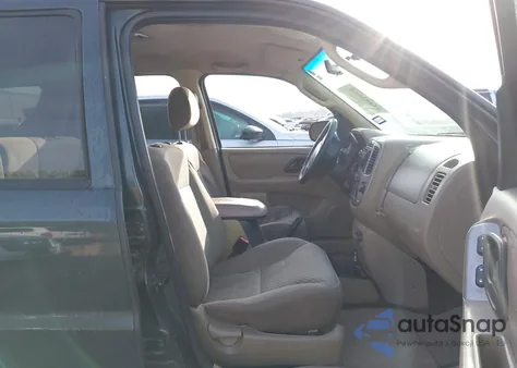 2004 Ford Escape Xlt z USA, uszkodzony, nr VIN 1FMYU03124KA46852